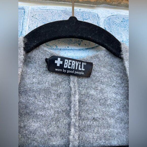 Beryll Women's Fringed Cashmere Cape Sweater OS - Picture 4 of 10